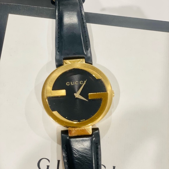 Gucci Interlocking Gold G Unisex Watch - Picture 3 of 6